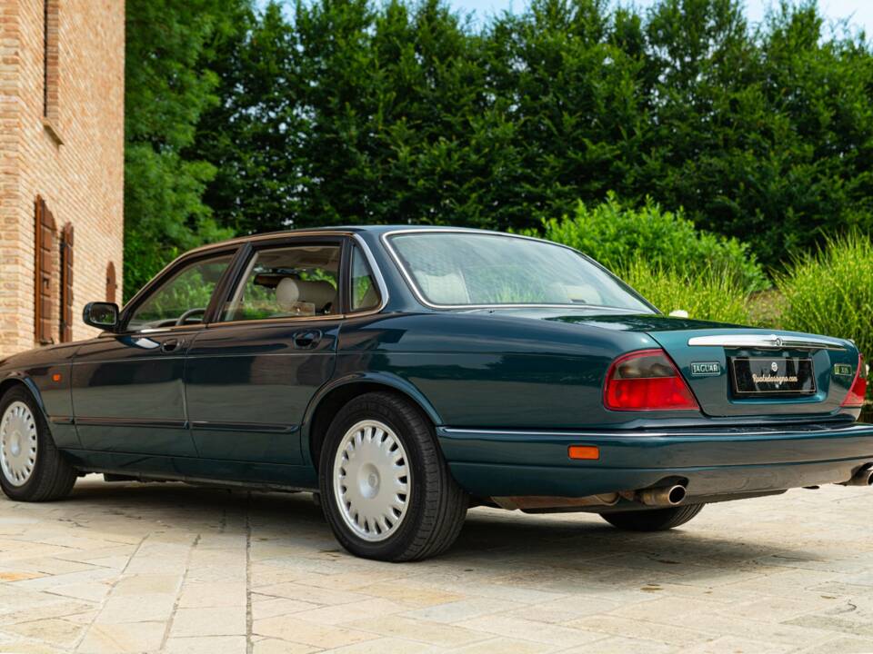 Afbeelding 6/50 van Jaguar XJ6 3.2 (1995)
