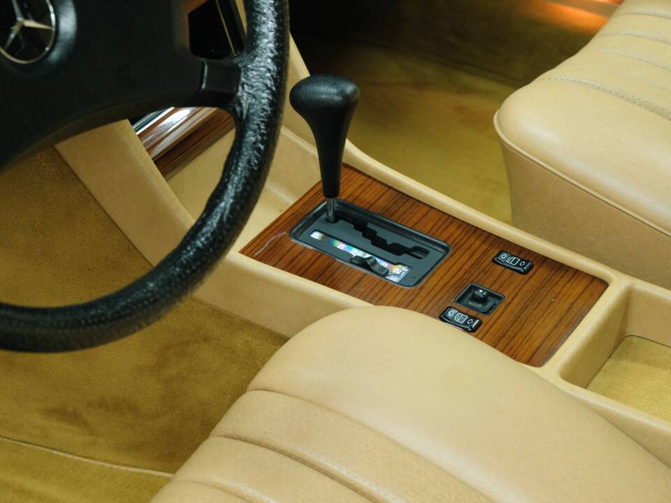 Bild 42/50 von Mercedes-Benz 420 SE (1988)