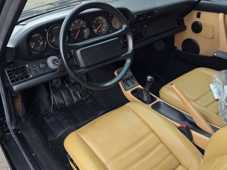 Image 11/14 de Porsche 911 Carrera 4 (1990)