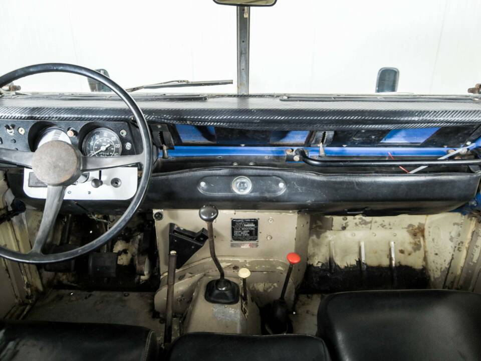 Image 7/50 of Land Rover 109 (1978)