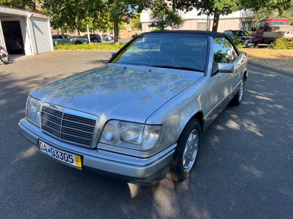 Obraz 33/61 pojazdu Mercedes-Benz E 220 (1996)