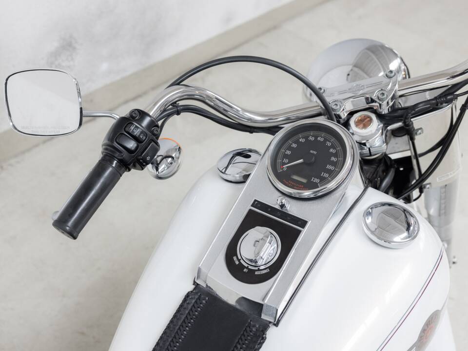 Image 10/34 of Harley-Davidson DUMMY (2002)