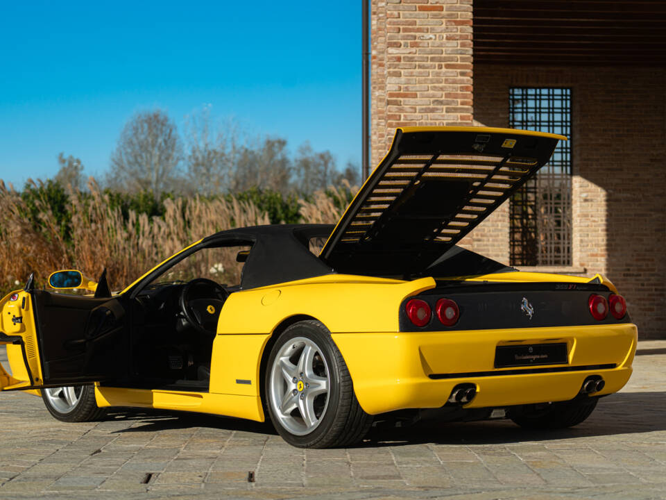 Bild 42/44 von Ferrari F 355 Spider (1998)