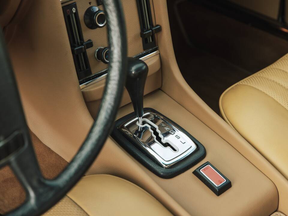 Image 10/28 of Mercedes-Benz 350 SL (1971)