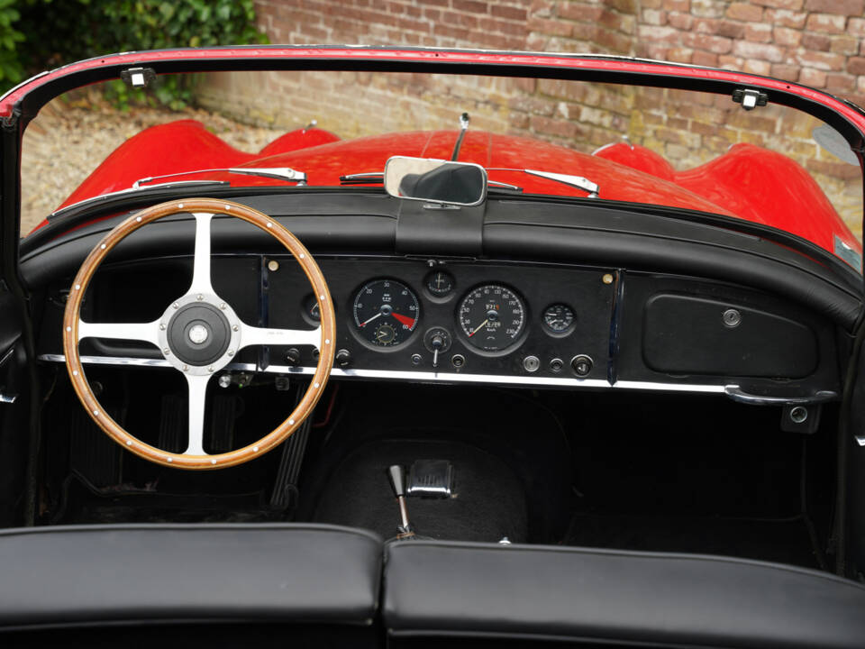 Image 48/50 of Jaguar XK 150 DHC (1960)