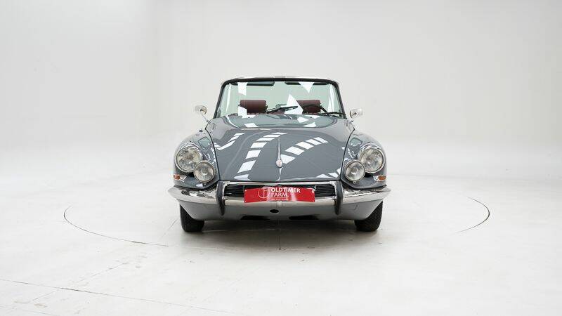 Bild 9/15 von Citroën DS 20 Pallas (1968)