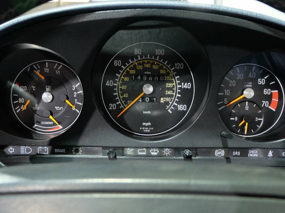 Image 11/42 de Mercedes-Benz 560 SL (1988)