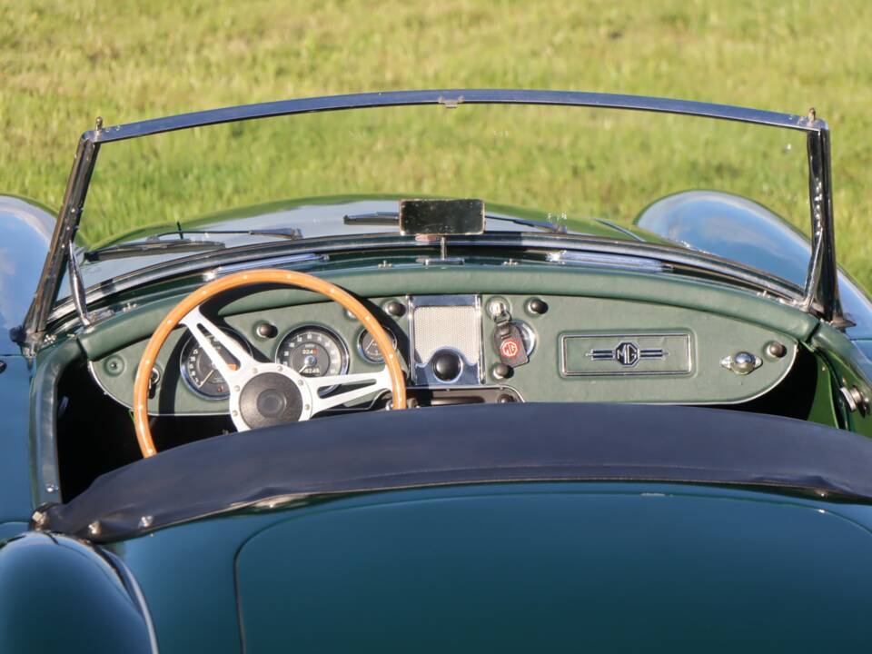 Image 12/50 of MG MGA Twin Cam (1959)
