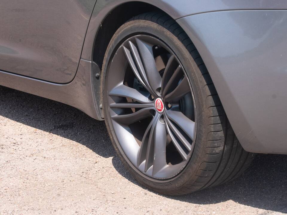 Image 24/50 of Jaguar XJ 5.0 (2011)