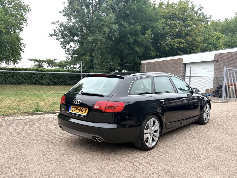 Imagen 4/4 de Audi S6 Avant 5.2 V10 quattro (2006)