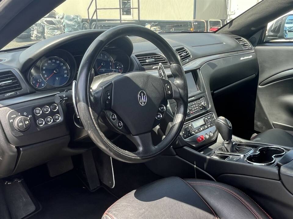 Image 14/39 de Maserati GranTurismo S (2010)