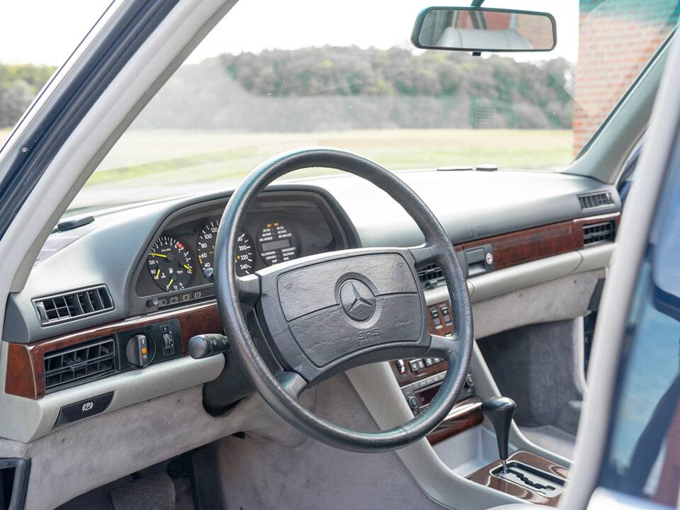 Image 45/72 de Mercedes-Benz 500 SEL (1984)