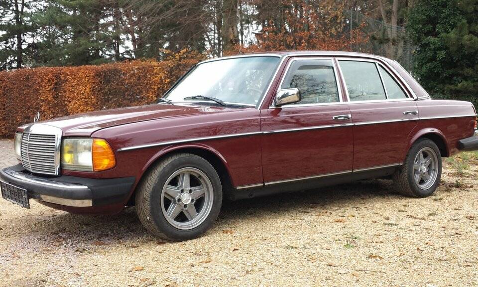 Image 6/8 of Mercedes-Benz 230 E (1983)