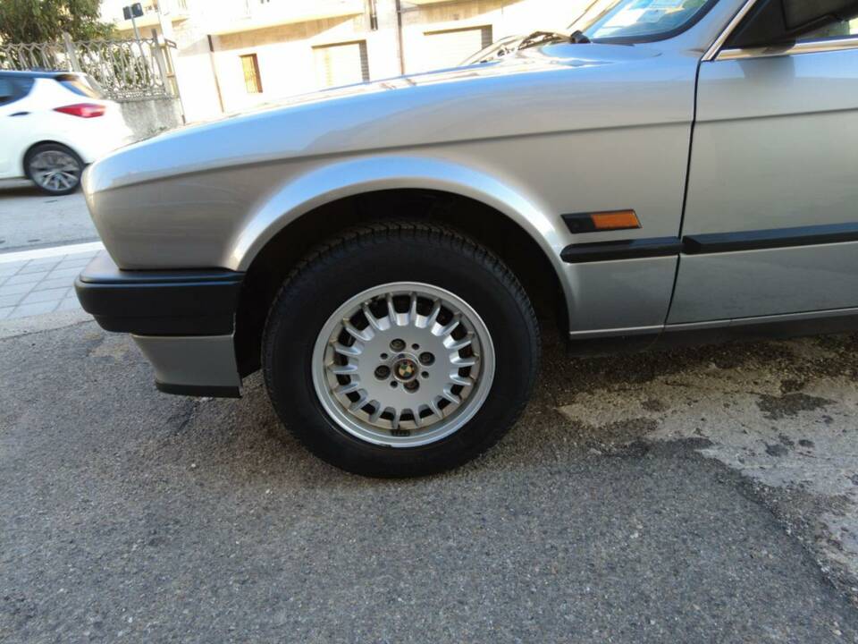 Immagine 4/19 di BMW 318i (1989)