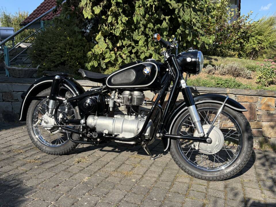 Image 2/10 of BMW R 27 (1966)