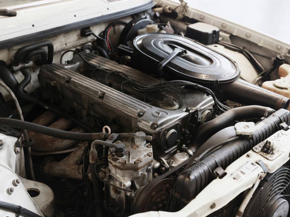 Image 24/36 of Mercedes-Benz 280 CE (1979)