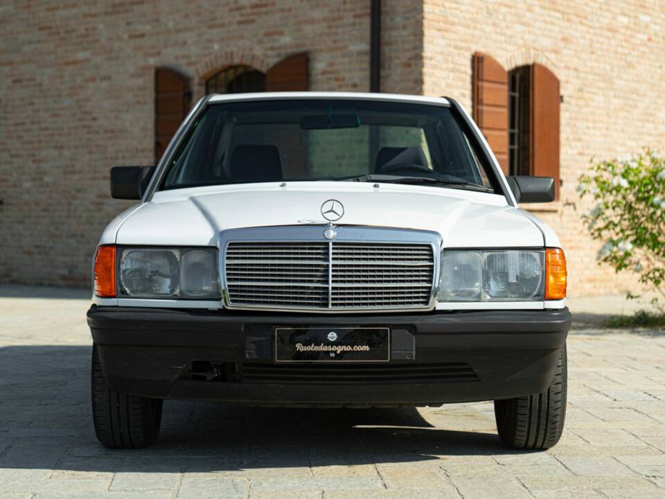 Afbeelding 3/44 van Mercedes-Benz 190 E (1987)