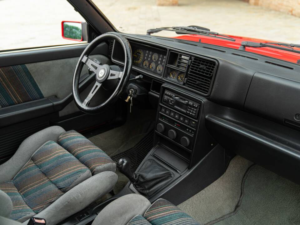 Image 28/50 of Lancia Delta HF Integrale 16V (1989)