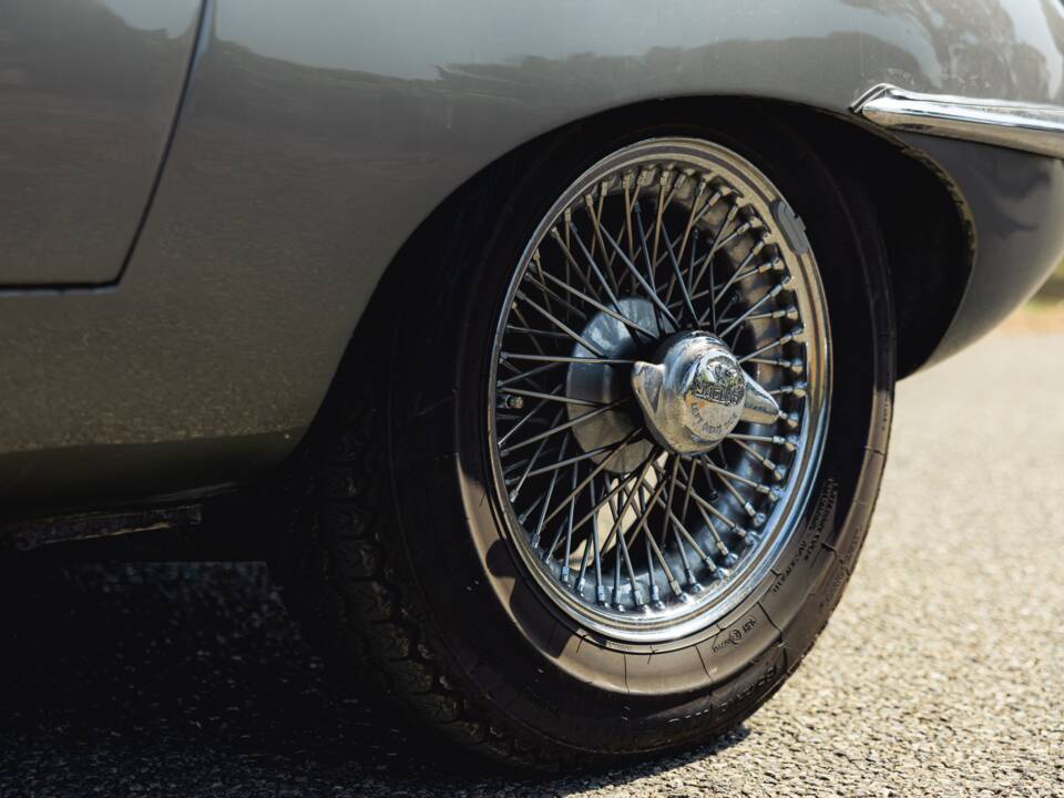 Image 8/20 de Jaguar Type E (2+2) (1967)