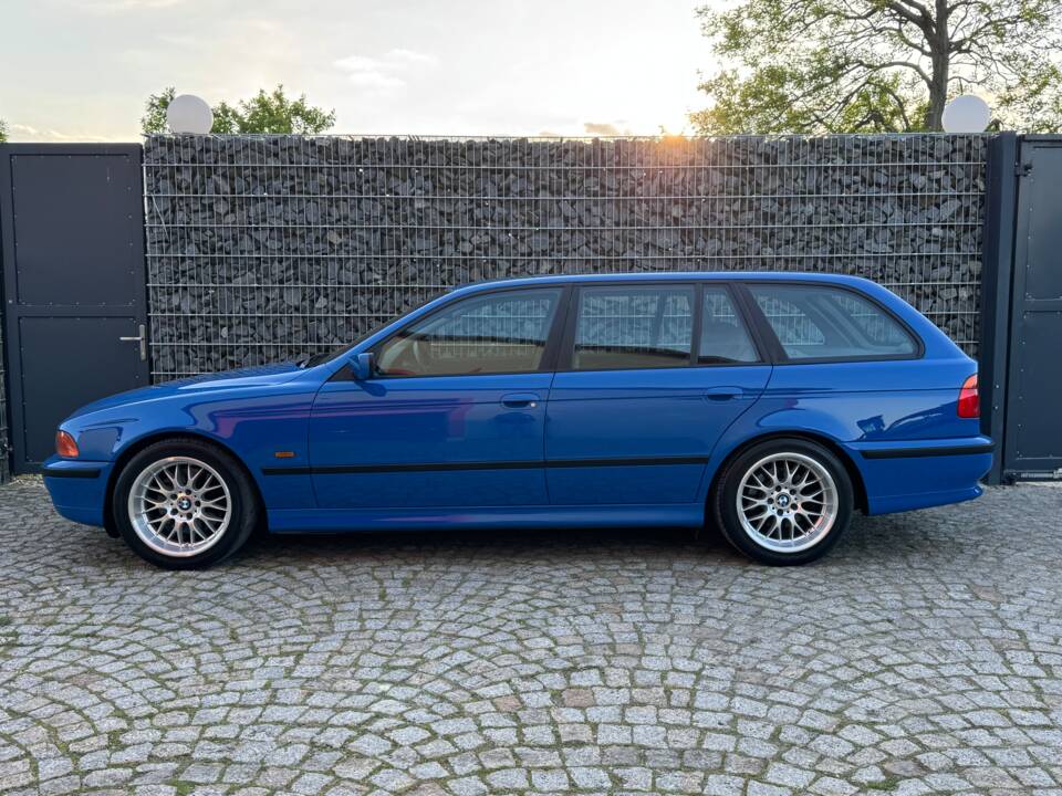 Image 4/100 of BMW 540i Touring (1998)