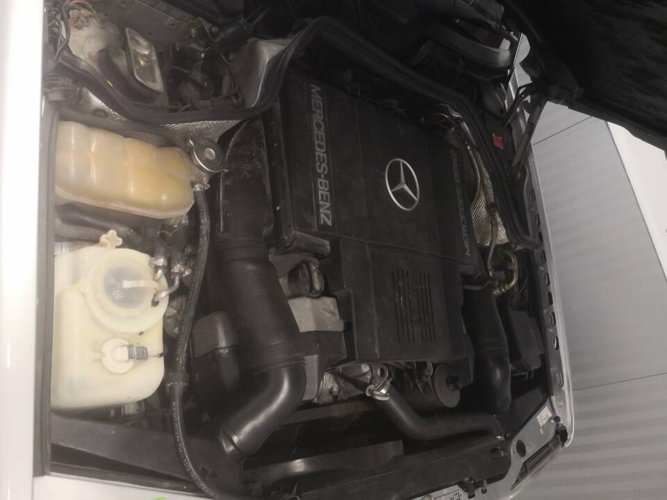 Bild 17/19 von Mercedes-Benz E 420 (1994)