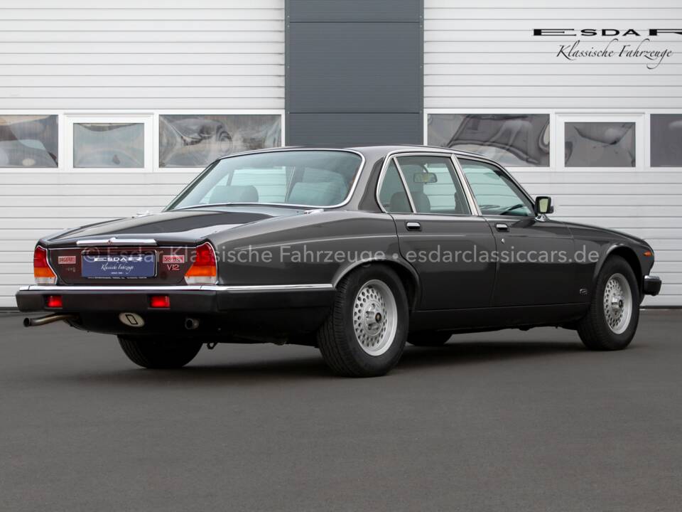 Immagine 3/46 di Jaguar XJ 12 (1986)