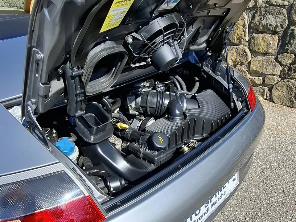 Afbeelding 15/16 van Porsche 911 Carrera 4 (2002)