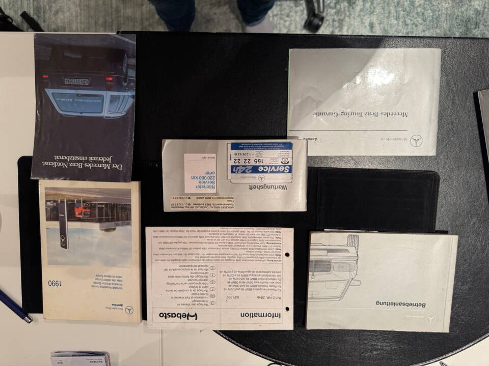 Image 24/26 of Mercedes-Benz 560 SEC (1990)