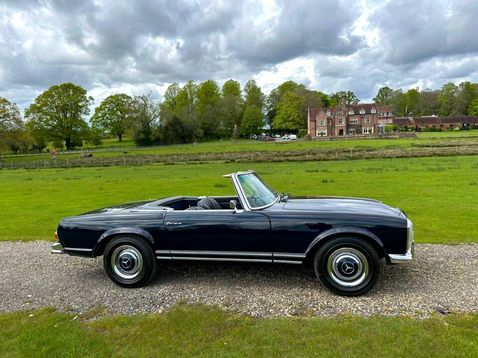 Image 4/55 of Mercedes-Benz 230 SL (1967)