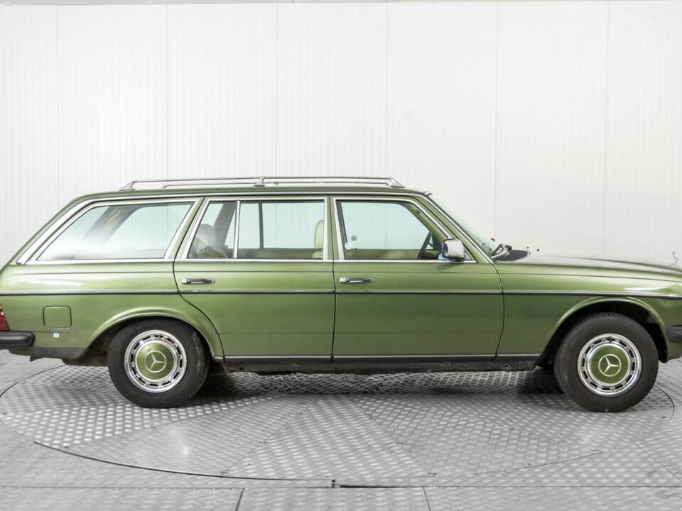 Afbeelding 10/50 van Mercedes-Benz 200 T (1982)