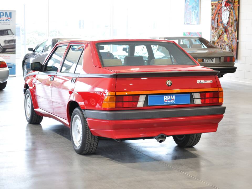 Bild 3/30 von Alfa Romeo 75 2.0 Twin Spark (1988)