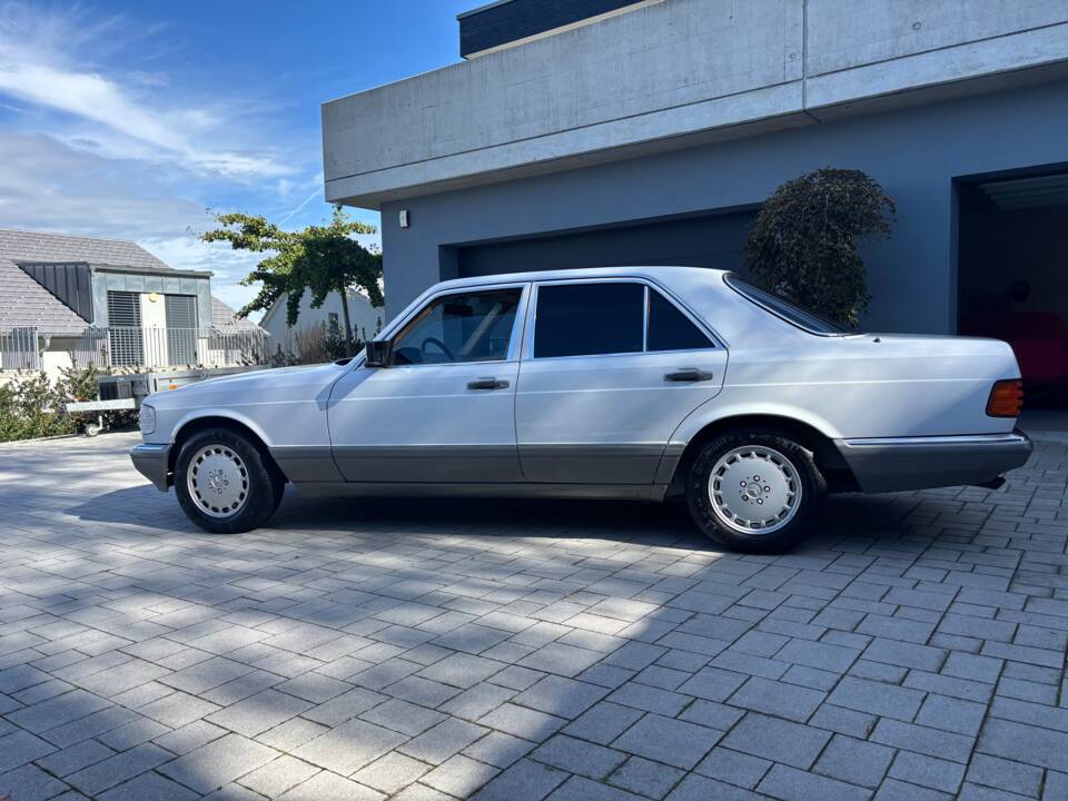 Image 9/45 de Mercedes-Benz 500 SE (1988)