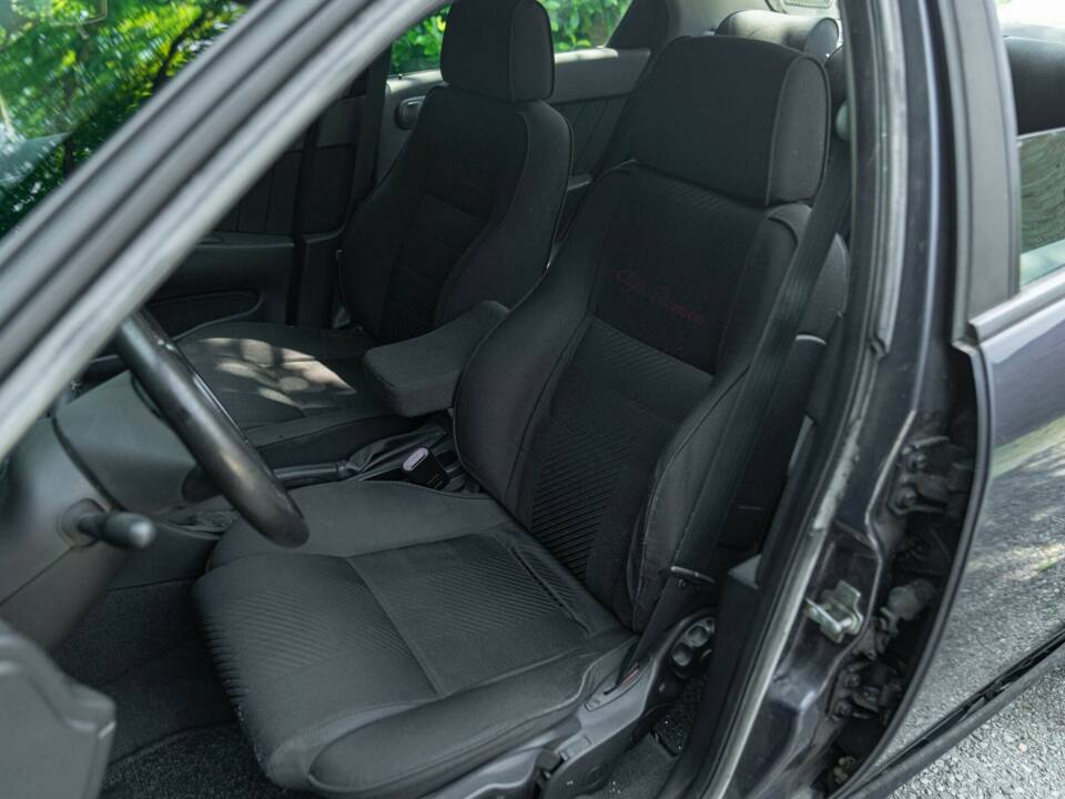 Imagen 29/50 de Alfa Romeo 156 2.5 V6 (2000)