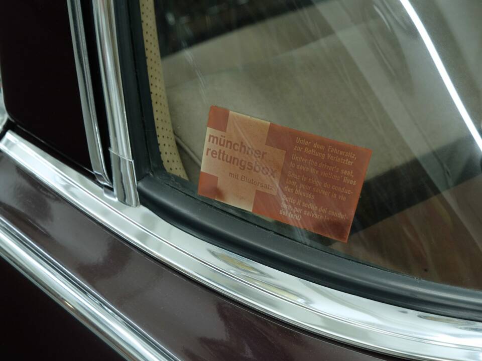 Image 37/50 of Mercedes-Benz 300 SE lang (1965)