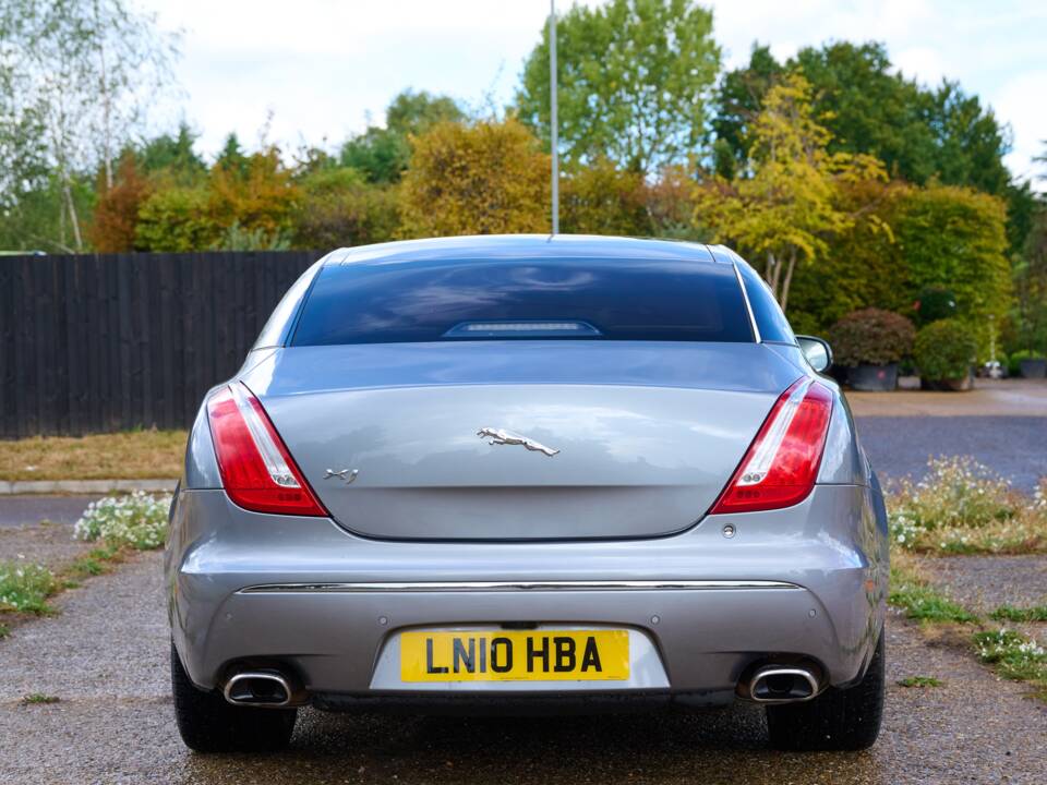 Bild 16/50 von Jaguar XJ 5.0 (2010)