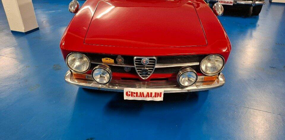 Bild 14/37 von Alfa Romeo Giulia 1300 GT Junior (1974)