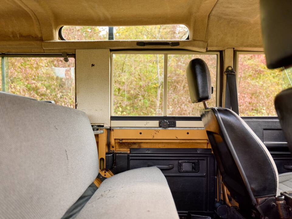 Image 27/42 of Land Rover 110 (1984)