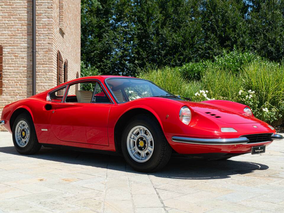Image 2/50 de Ferrari Dino 246 GT (1971)