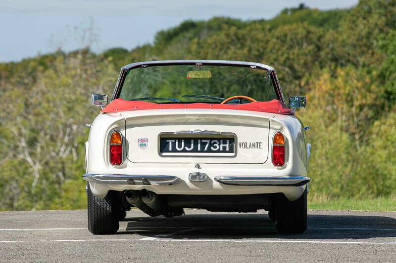 Image 36/38 of Aston Martin DB 6 Mk II Volante (1970)