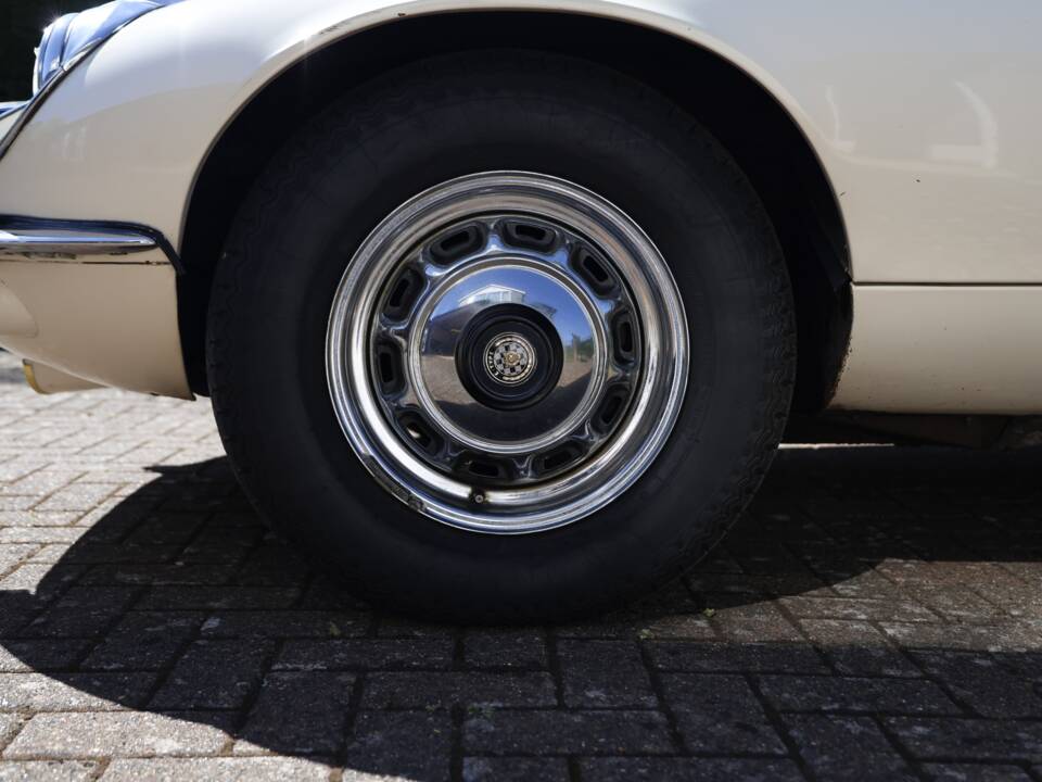 Image 9/50 de Jaguar Type E V12 (1972)