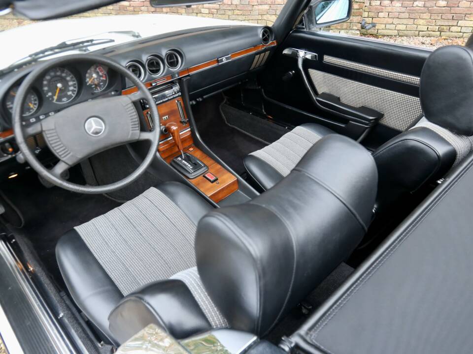 Image 46/50 de Mercedes-Benz 280 SL (1977)