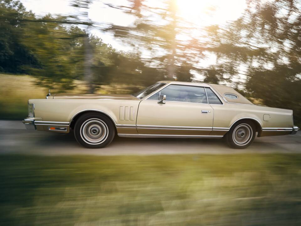 Bild 8/10 von Lincoln Continental Diamond Jubilee Gold Edition (1978)