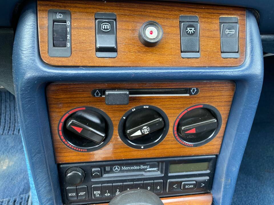 Image 35/49 of Mercedes-Benz 230 C (1980)