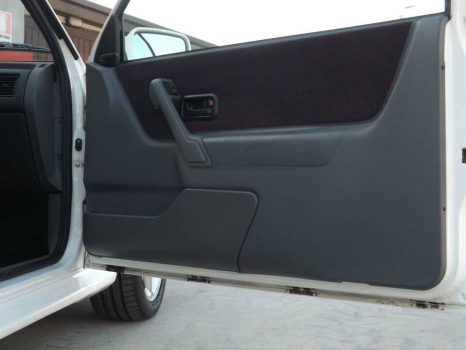 Immagine 45/50 di Ford Escort turbo RS (1987)