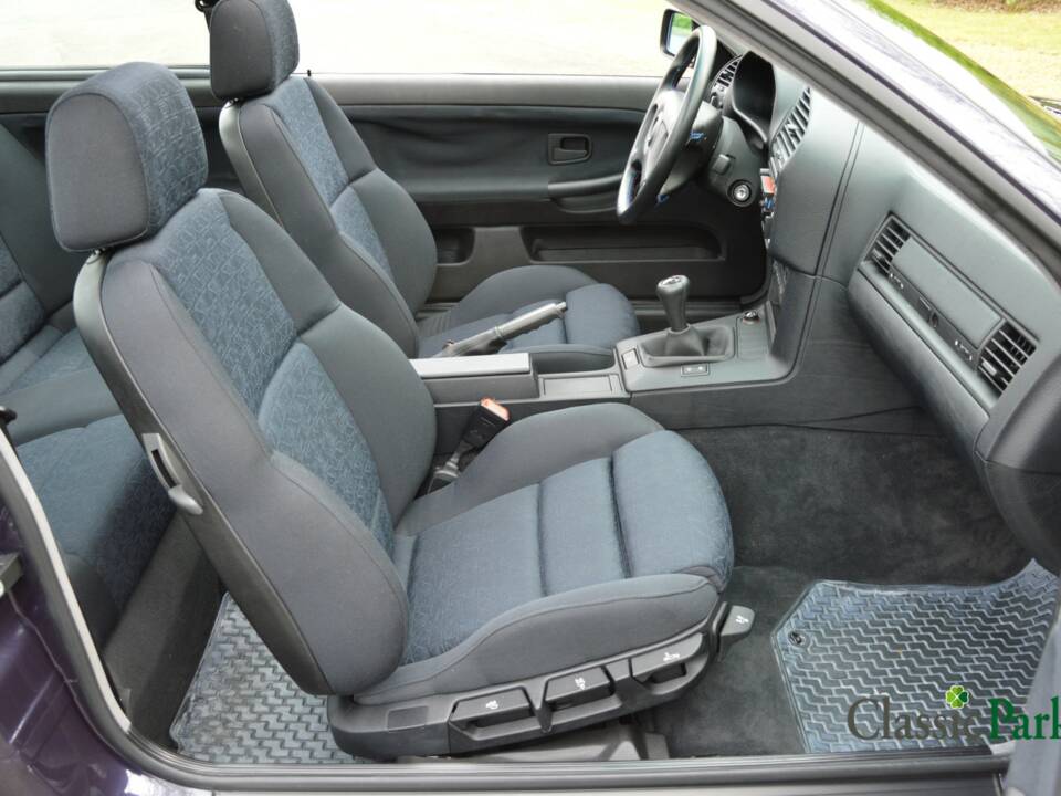 Bild 23/50 von BMW 320i (1994)