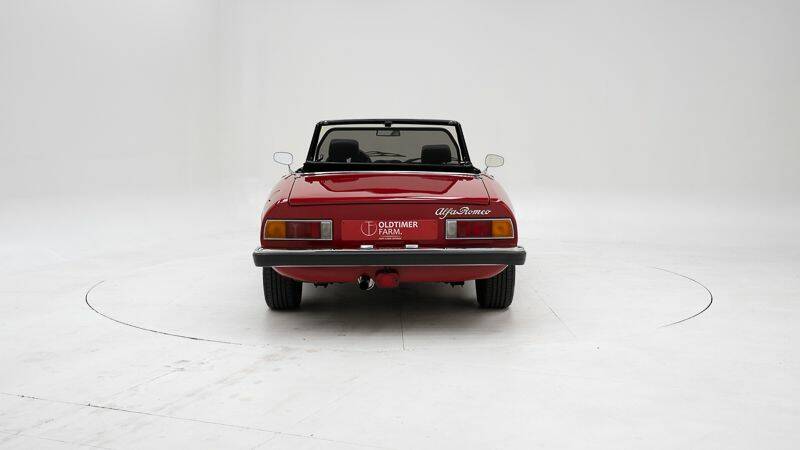 Image 7/15 of Alfa Romeo 2000 Spider Veloce (1981)
