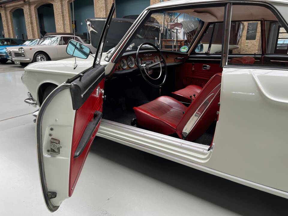 Image 12/37 of Volkswagen Karmann Ghia 1600 L (1968)