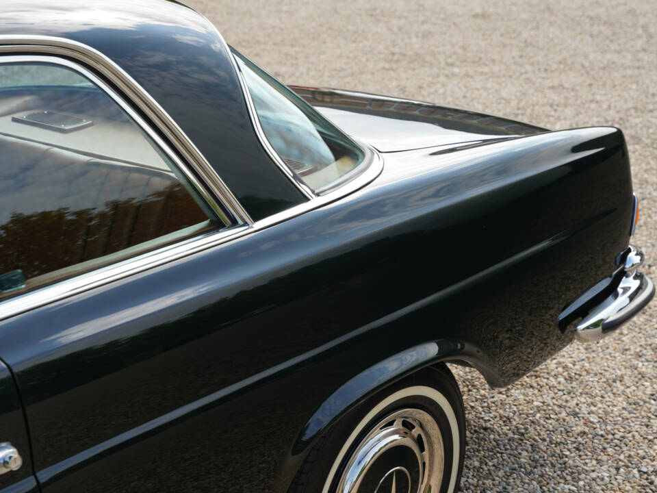 Image 31/50 of Mercedes-Benz 280 SE 3,5 (1971)