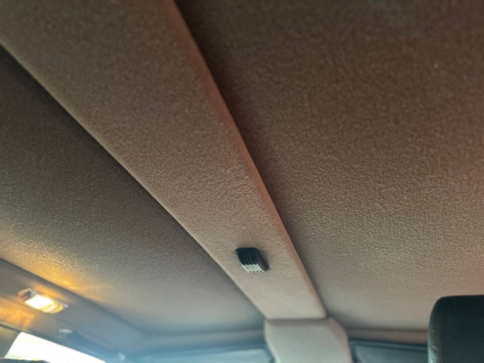 Image 17/37 of Bentley Turbo R (1989)