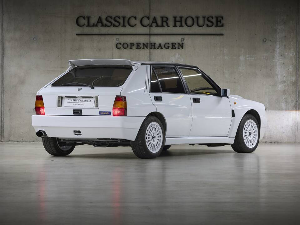 Image 43/93 of Lancia Delta HF Integrale Evoluzione I (1992)